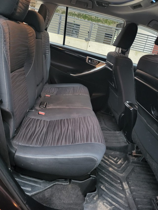 Second-hand 2017 Toyota Innova Crysta 2.4 VX MT BSIV for sale in Vadodara-11