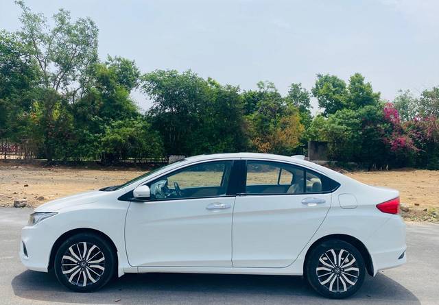 https://images10.gaadi.com/usedcar_image/UP1A.231005.007/original/0ad8daf0-8308-4a3c-9310-661f55cbbb8f.jpg?imwidth=6402
