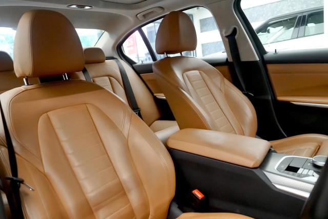 Second-hand 2023 BMW 3 Series Long Wheelbase 320Ld M Sport GL for sale in New Delhi-17