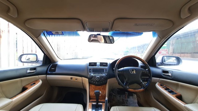 Honda New Accord VTi-L (AT) Second-hand 2004 Honda New Accord VTi-L (AT) for sale in Mumbai-7