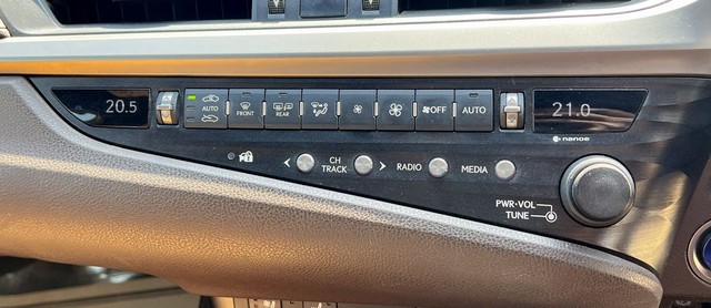 Second-hand 2019 Lexus ES 300h for sale in New Delhi-19
