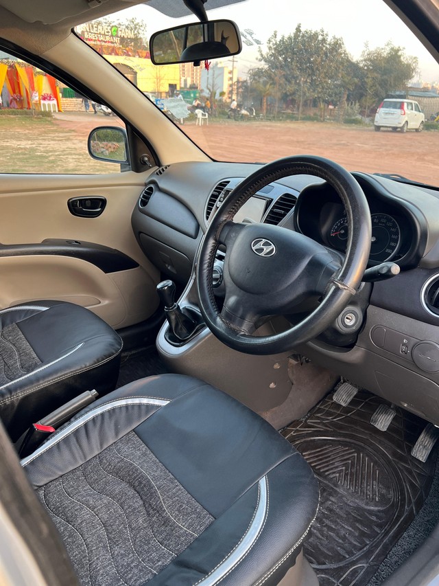 Second-hand 2014 Hyundai i10 Era for sale in Faridabad-8