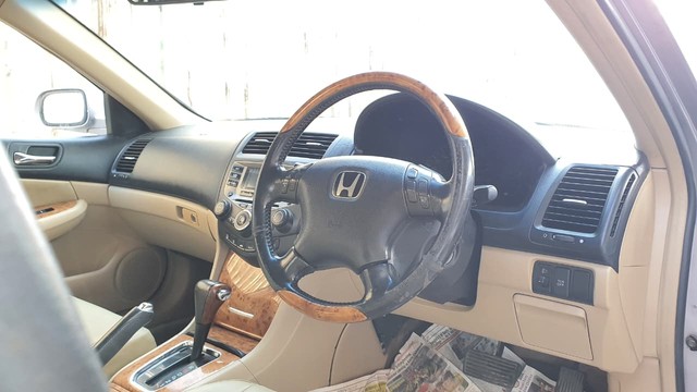 Honda New Accord VTi-L (AT) Second-hand 2004 Honda New Accord VTi-L (AT) for sale in Mumbai-4