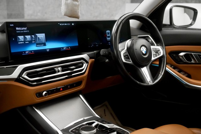 Second-hand 2023 BMW 3 Series Long Wheelbase 320Ld M Sport GL for sale in New Delhi-15