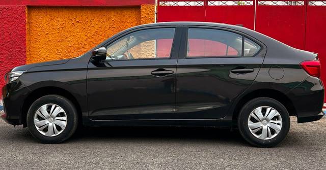 https://images10.gaadi.com/usedcar_image/UP1A.231005.007/original/0d48cb2c-e072-45e4-b273-35e22d600e9b.jpg?imwidth=6402