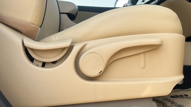 Second-hand 2021 Kia Carnival Premium for sale in New Delhi-23