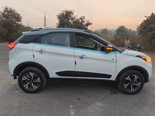 Second-hand 2023 Tata Nexon EV XZ Plus LUX for sale in New Delhi-1