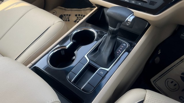 Second-hand 2021 Kia Carnival Premium for sale in New Delhi-22