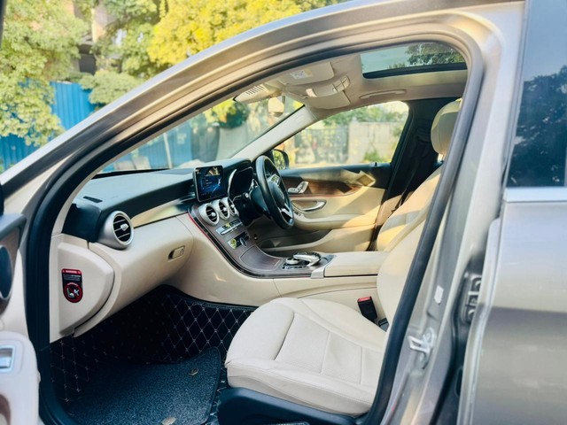 Second-hand 2020 Mercedes-Benz C-Class Progressive C 200 for sale in Gurgaon-3