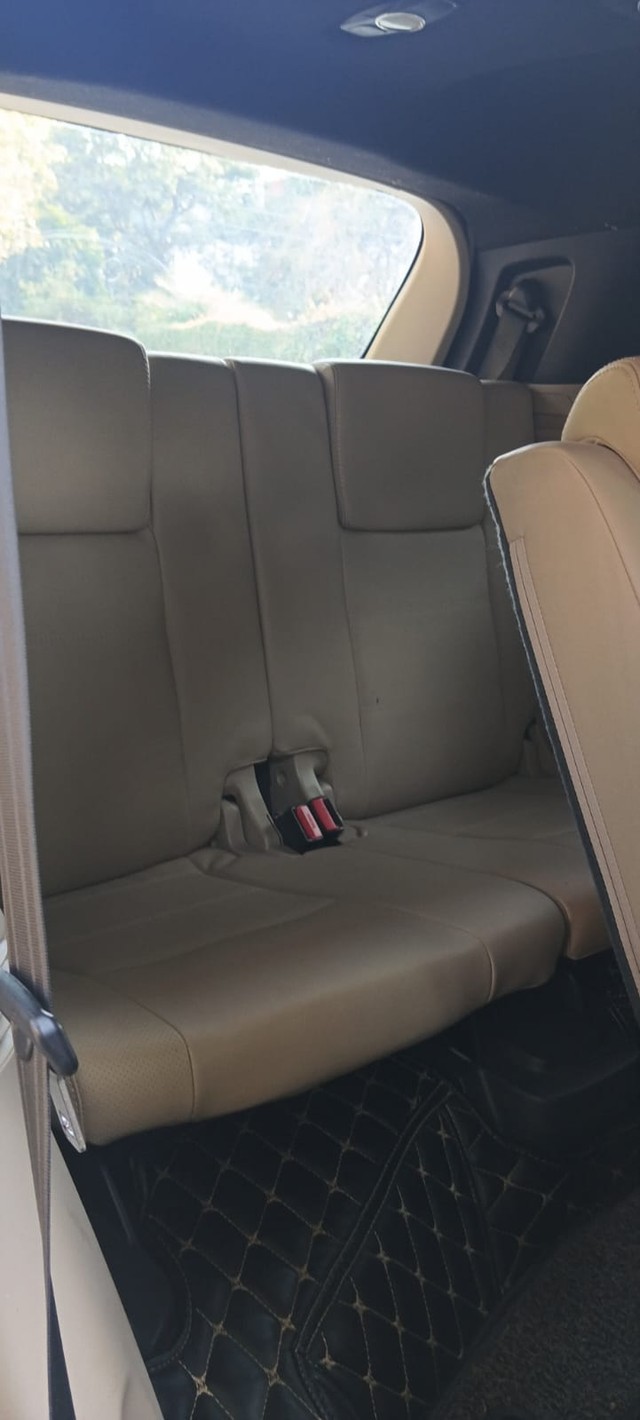 Second-hand 2017 Ford Endeavour 3.2 Titanium AT 4X4 for sale in New Delhi-8