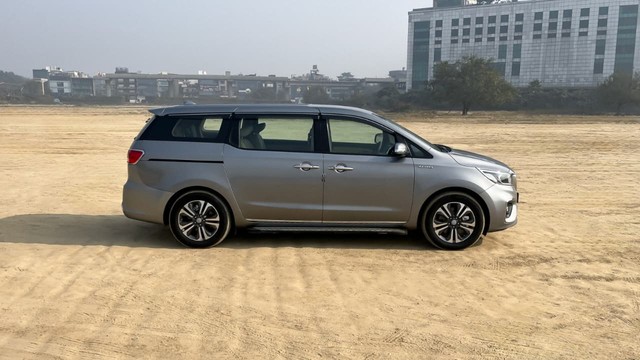 Second-hand 2021 Kia Carnival Premium for sale in New Delhi-1