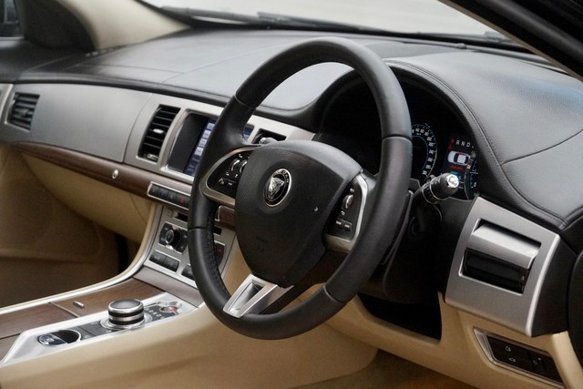 Second-hand 2015 Jaguar XF 2.0 Litre Petrol for sale in New Delhi-14