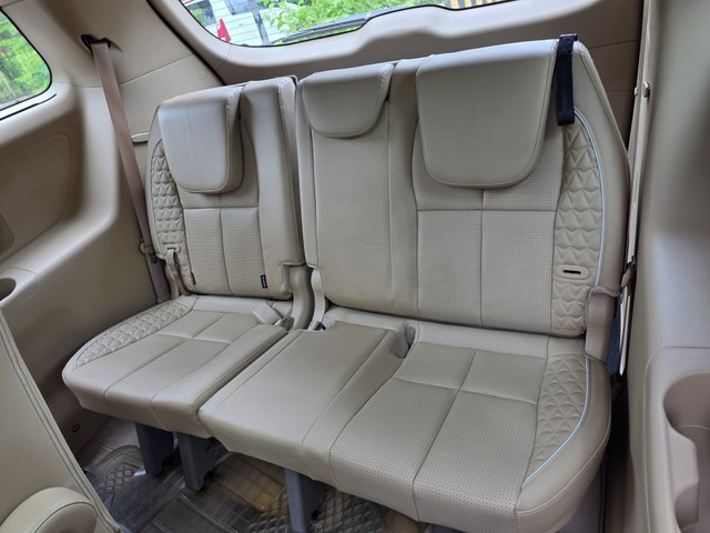 Second-hand 2022 Kia Carnival Limousine for sale in Mumbai-12