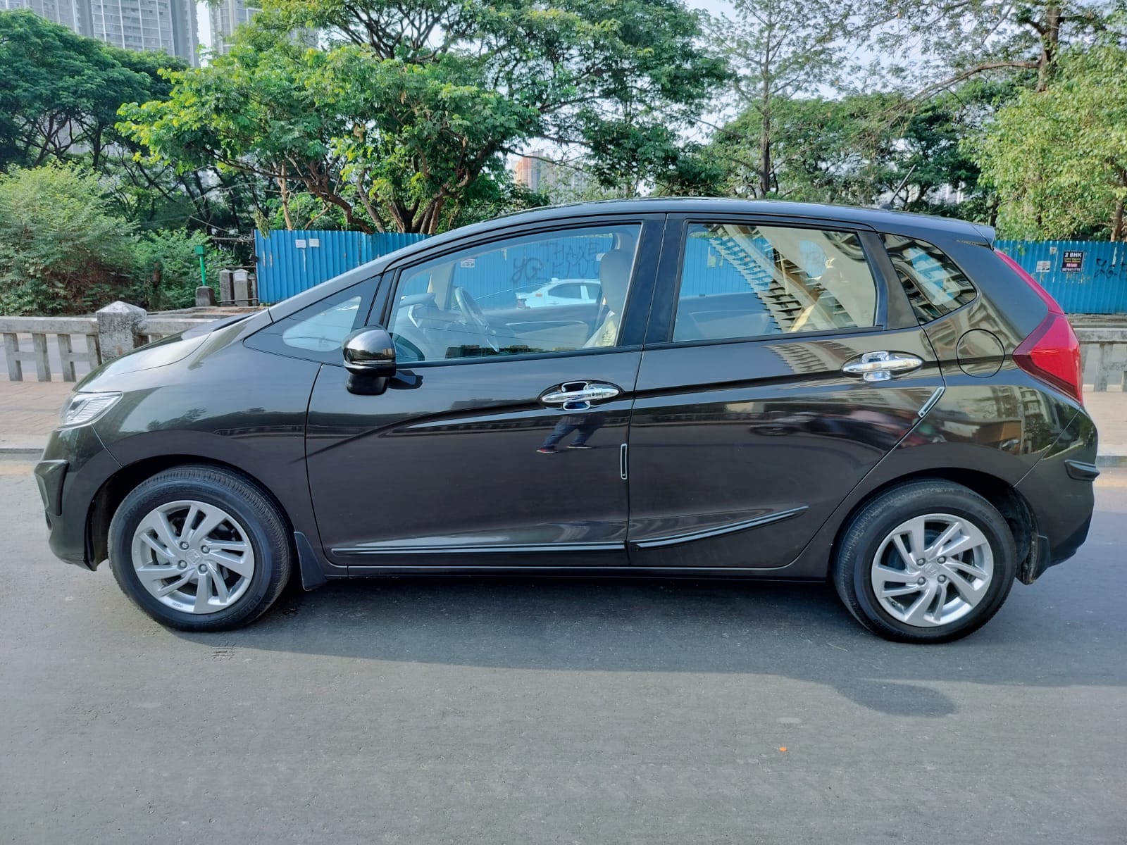 Buy Used Honda Jazz ZX CVT of 2020 model @ 7,55,000 INR in Thane
