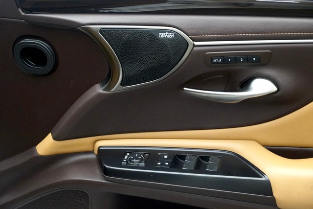 Second-hand 2019 Lexus ES 300h for sale in New Delhi-11