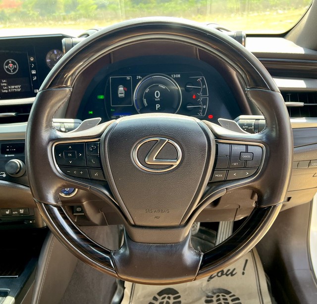 Second-hand 2019 Lexus ES 300h for sale in New Delhi-11