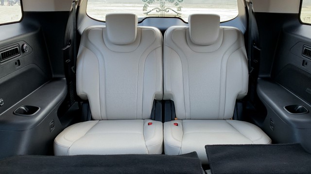 Second-hand 2023 Mahindra XUV700 AX7 7Str AT for sale in New Delhi-4