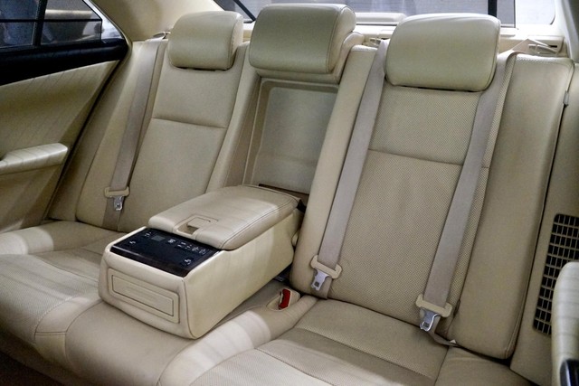 Second-hand 2017 Toyota Camry Hybrid for sale in New Delhi-12