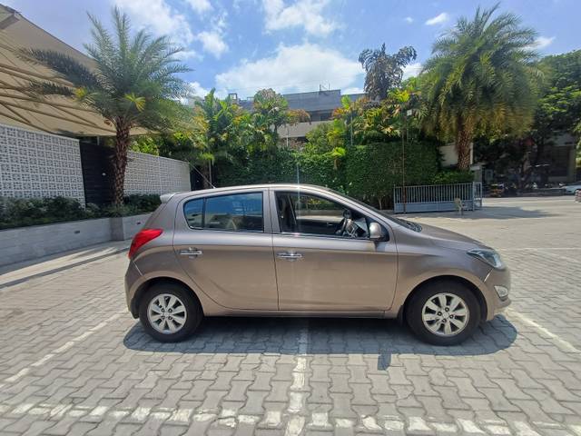 https://images10.gaadi.com/usedcar_image/UP1A.231005.007/original/25f5bcbb-9398-4324-acfc-9d05f694cb5e.jpg?imwidth=6401