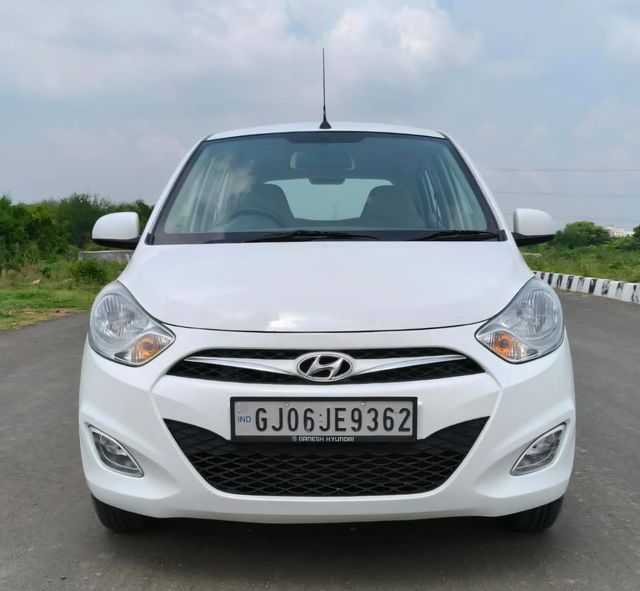 Hyundai i10 Sportz 1.1L Second-hand 2015 Hyundai i10 Sportz 1.1L for sale in Vadodara