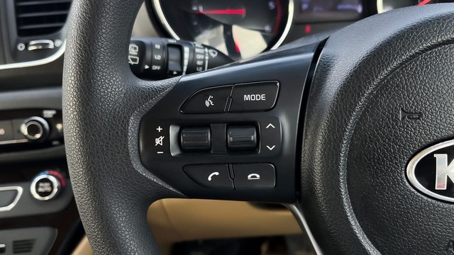 Second-hand 2021 Kia Carnival Premium for sale in New Delhi-14