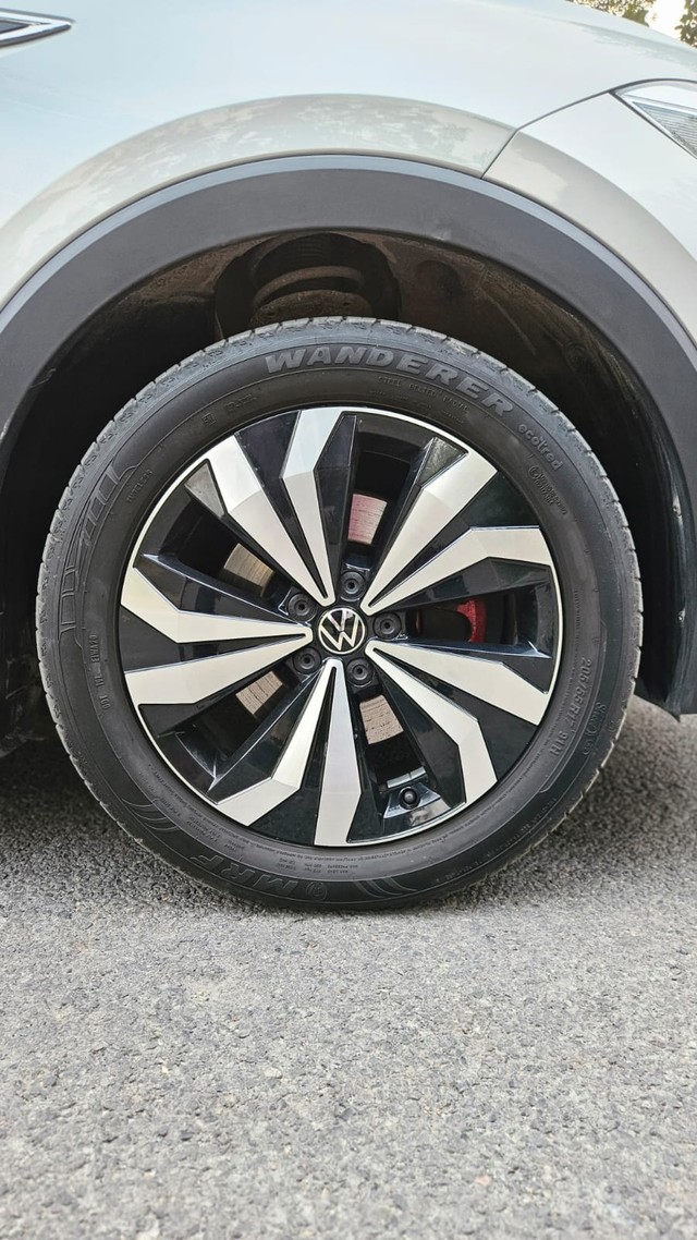 Second-hand 2024 Volkswagen Taigun 1.5 TSI GT Plus DSG ES for sale in New Delhi-7