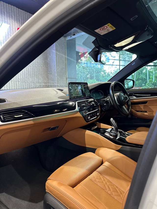 Second-hand 2022 BMW 5 Series 530i M Sport BSVI for sale in Gurgaon-4