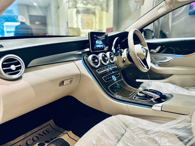 Second-hand 2015 Mercedes-Benz C-Class C 200 AVANTGARDE for sale in New Delhi-3