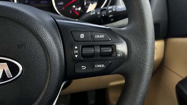 Second-hand 2021 Kia Carnival Premium for sale in New Delhi-15