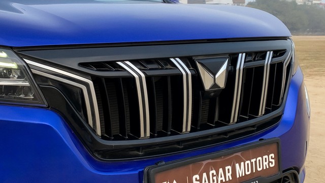 Second-hand 2023 Mahindra XUV700 AX7 7Str AT for sale in New Delhi-30