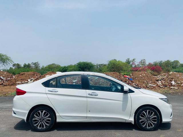 https://images10.gaadi.com/usedcar_image/UP1A.231005.007/original/38e1da38-66a9-4868-b4ad-541356c3e0b1.jpg?imwidth=6401