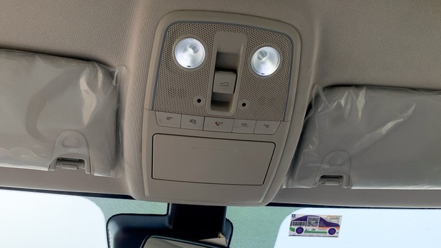 Second-hand 2023 Mahindra XUV700 AX7 7Str AT for sale in New Delhi-16