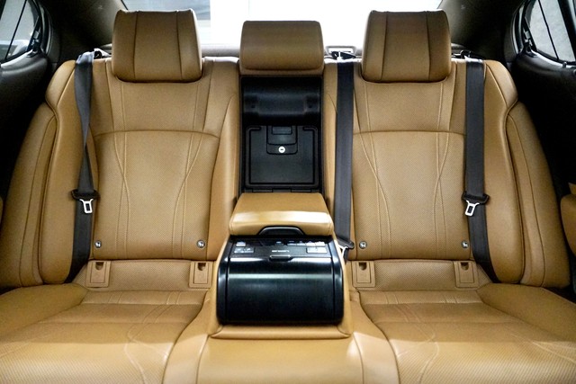 Second-hand 2019 Lexus ES 300h for sale in New Delhi-23