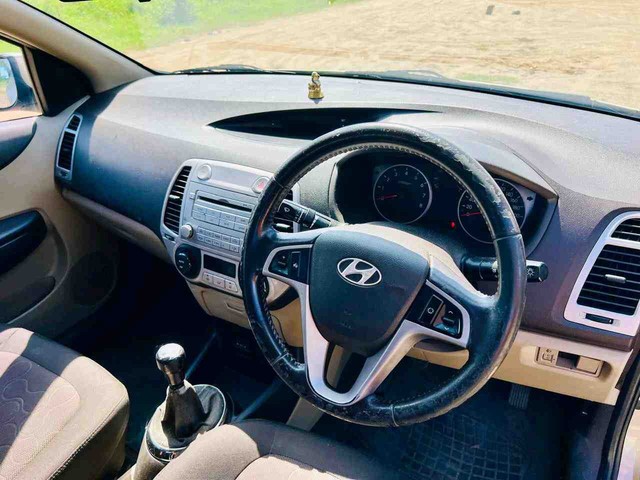 Second-hand 2011 Hyundai i20 1.2 Sportz for sale in Vadodara-5