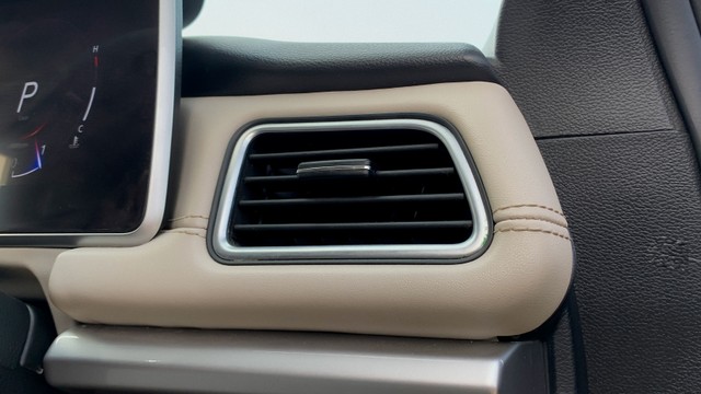 Second-hand 2023 Mahindra XUV700 AX7 7Str AT for sale in New Delhi-22