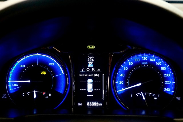 Second-hand 2017 Toyota Camry Hybrid for sale in New Delhi-4