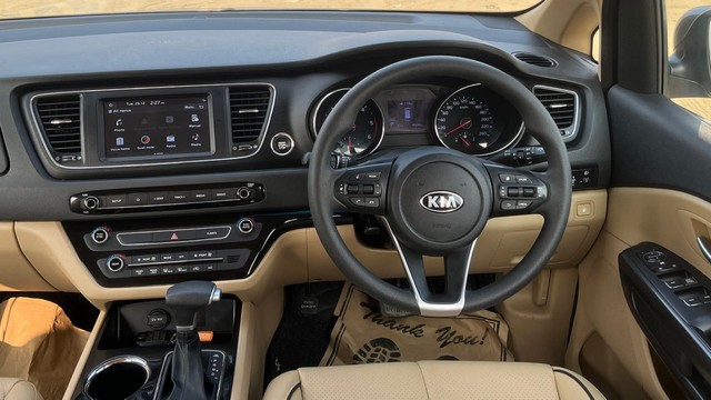 Second-hand 2021 Kia Carnival Premium for sale in New Delhi-13