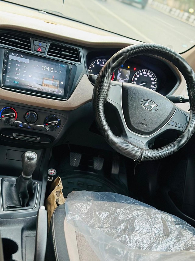 Second-hand 2017 Hyundai i20 1.2 Era for sale in New Delhi-5