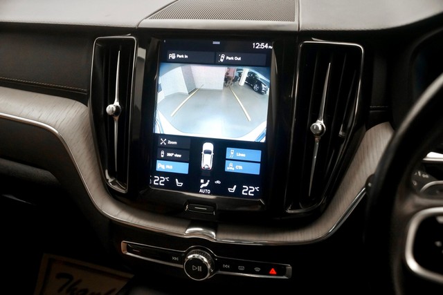 Second-hand 2018 Volvo XC60 Inscription D5 BSIV for sale in New Delhi-14