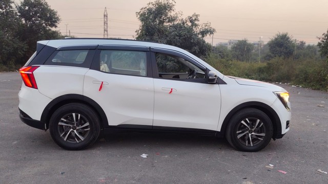 Second-hand 2023 Mahindra XUV700 AX5 7 Str Diesel AT for sale in New Delhi-1
