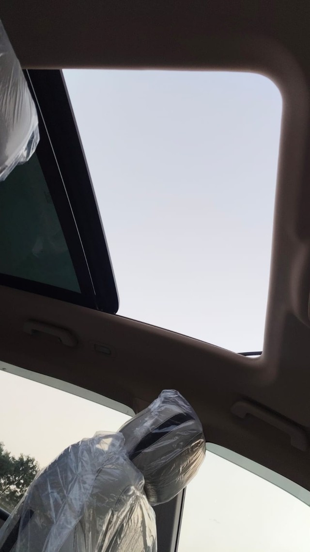 Second-hand 2023 Mahindra XUV700 AX5 7 Str Diesel AT for sale in New Delhi-7