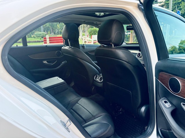 Second-hand 2021 Mercedes-Benz C-Class Progressive C 200 for sale in Gurgaon-10