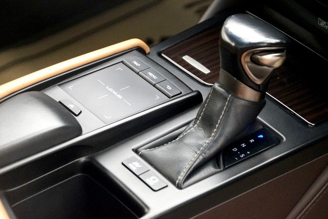 Second-hand 2019 Lexus ES 300h for sale in New Delhi-13