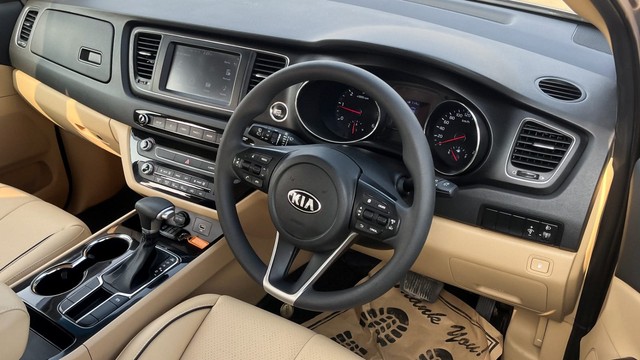Second-hand 2021 Kia Carnival Premium for sale in New Delhi-12