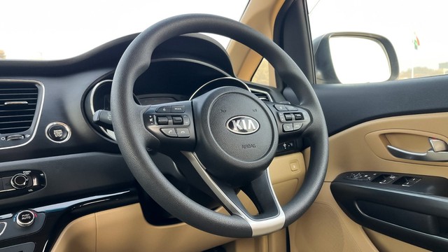 Second-hand 2021 Kia Carnival Premium for sale in New Delhi-16