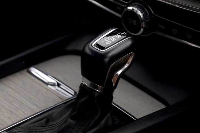 Second-hand 2018 Volvo XC60 Inscription D5 BSIV for sale in New Delhi-8