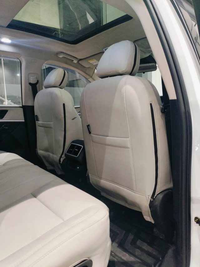 Second-hand 2022 Mahindra XUV700 AX7 Diesel BSVI for sale in Jaipur-5