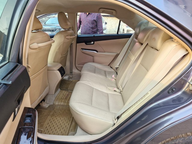 Second-hand 2014 Toyota Camry Hybrid for sale in Mumbai-10