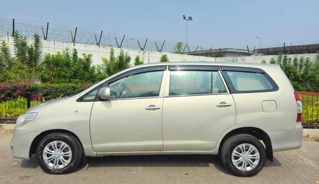 Second-hand 2006 Toyota Innova 2.5 G (Diesel) 7 Seater BS III for sale in Pune-3