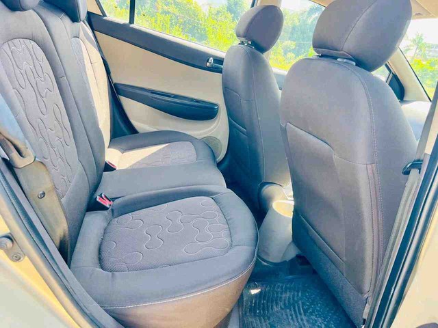 Second-hand 2011 Hyundai i20 1.2 Sportz for sale in Vadodara-11